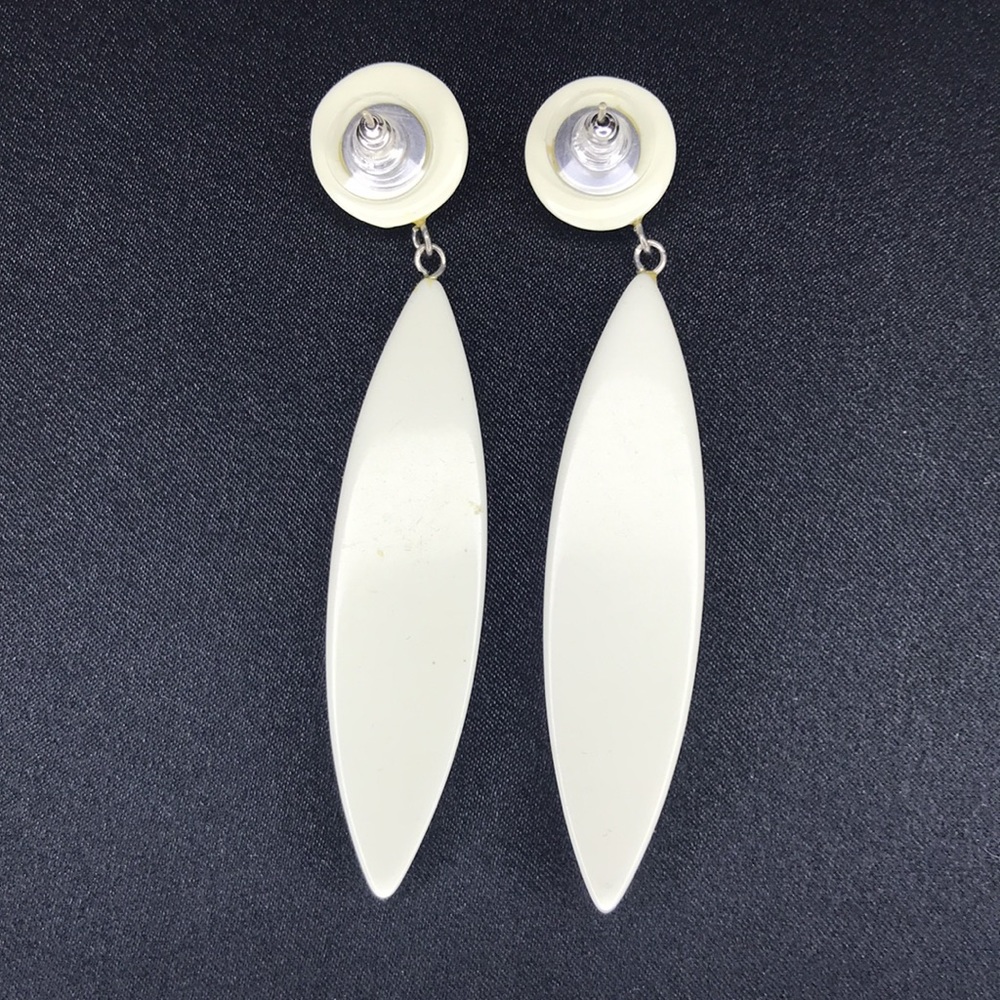 Vintage 80’s Plastic Dangle Earrings - Picture 3 of 4
